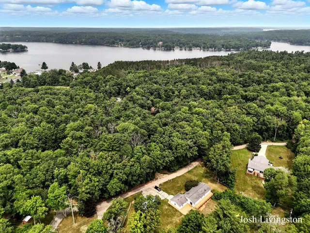 $412,000 | 6306 East Carrigan Drive, Newaygo, MI 49337