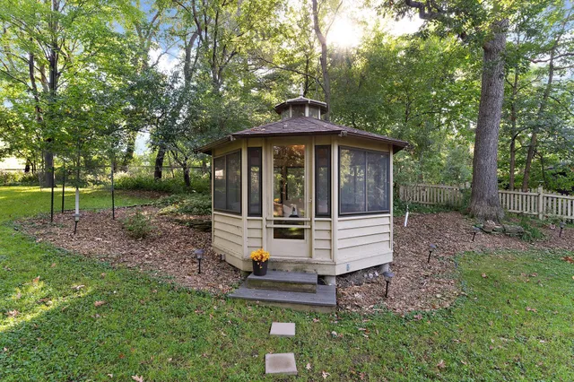 $475,000 | 3100 Oxford Street North, Roseville, MN 55113