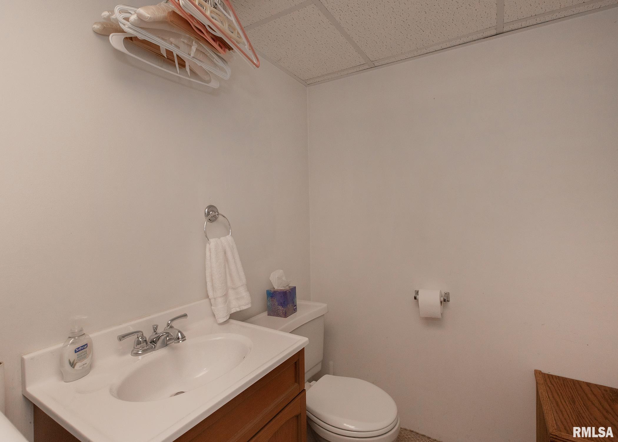 5710 Oakbrook Road Davenport, IA 52806 - Photo 16 of 27 Gallery Image 16