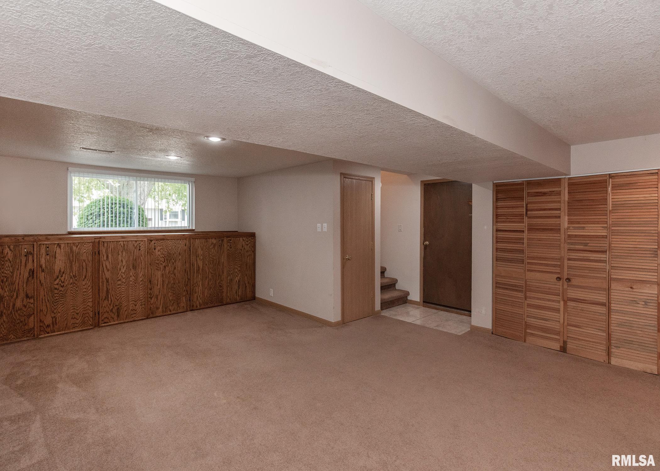 5710 Oakbrook Road Davenport, IA 52806 - Photo 9 of 27 Gallery Image 9