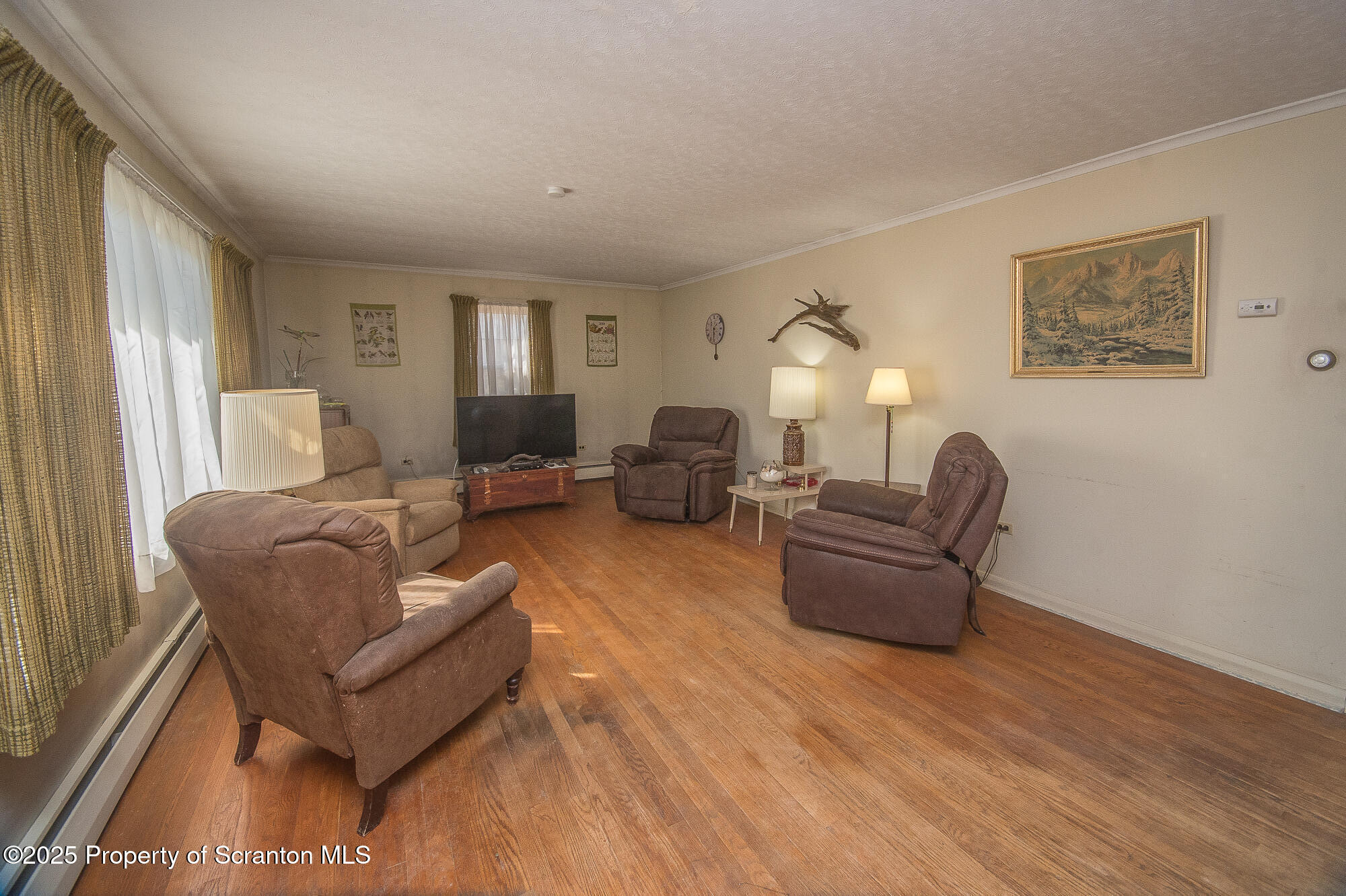 1154 Old Trail Road Clarks Summit, PA 18411 - Photo 9 of 24 Living Room