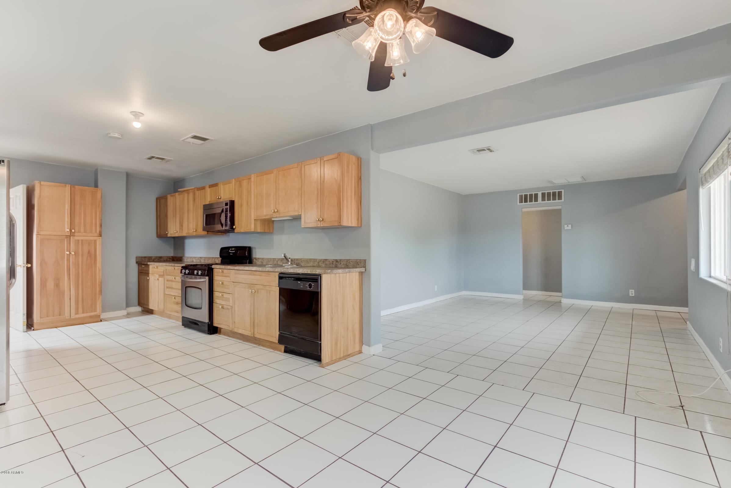 1845 East Almeria Road Phoenix, AZ 85006 - Photo 3 of 39 1845 E Almeria Rd-13