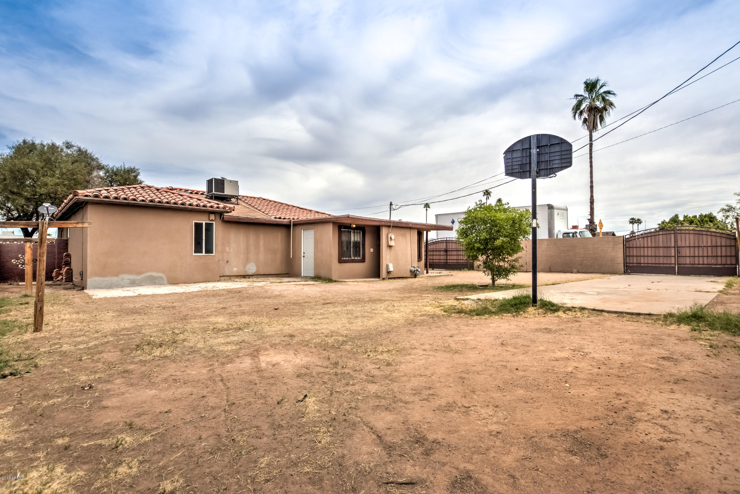 1845 East Almeria Road Phoenix, AZ 85006 - Photo 4 of 39 1845 E Almeria Rd-32