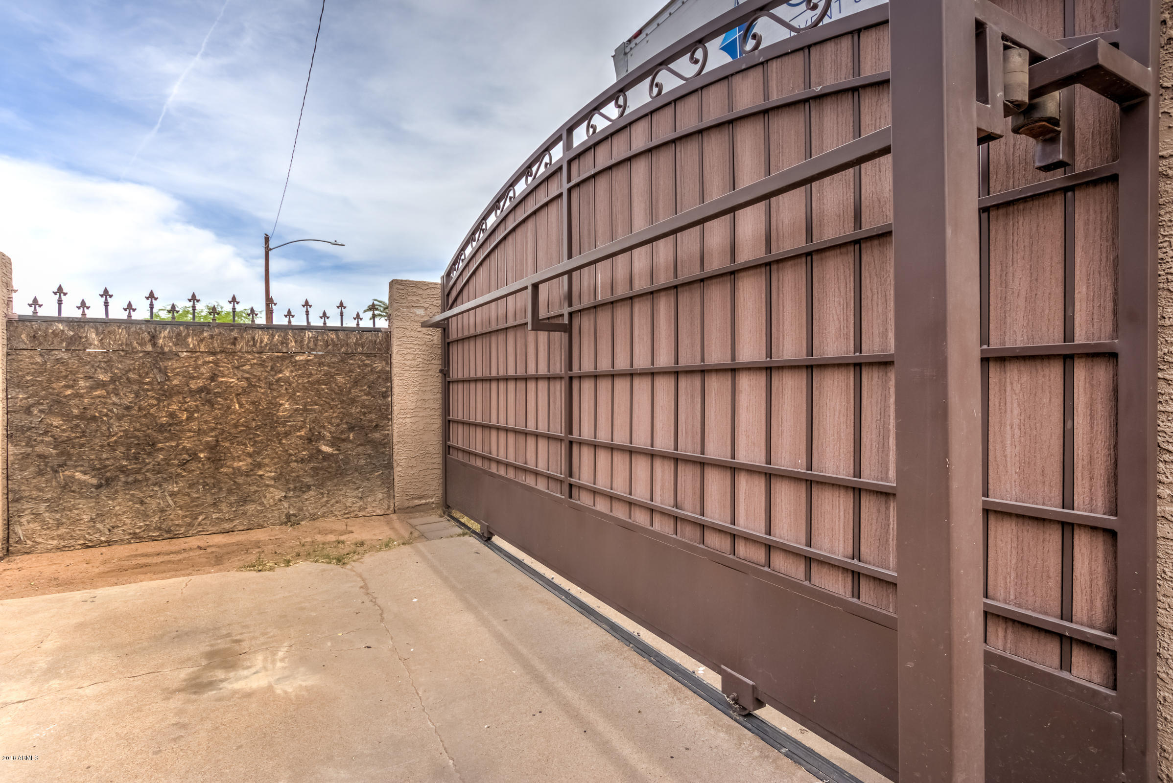 1845 East Almeria Road Phoenix, AZ 85006 - Photo 5 of 39 1845 E Almeria Rd-37