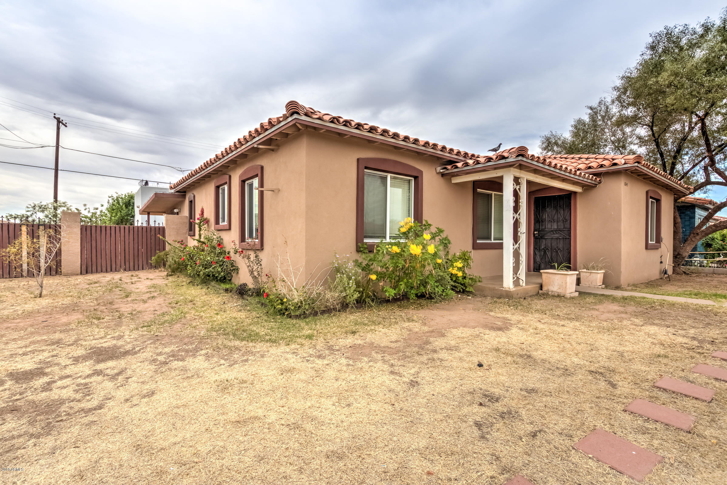 1845 East Almeria Road Phoenix, AZ 85006 - Photo 7 of 39 1845 E Almeria Rd-4