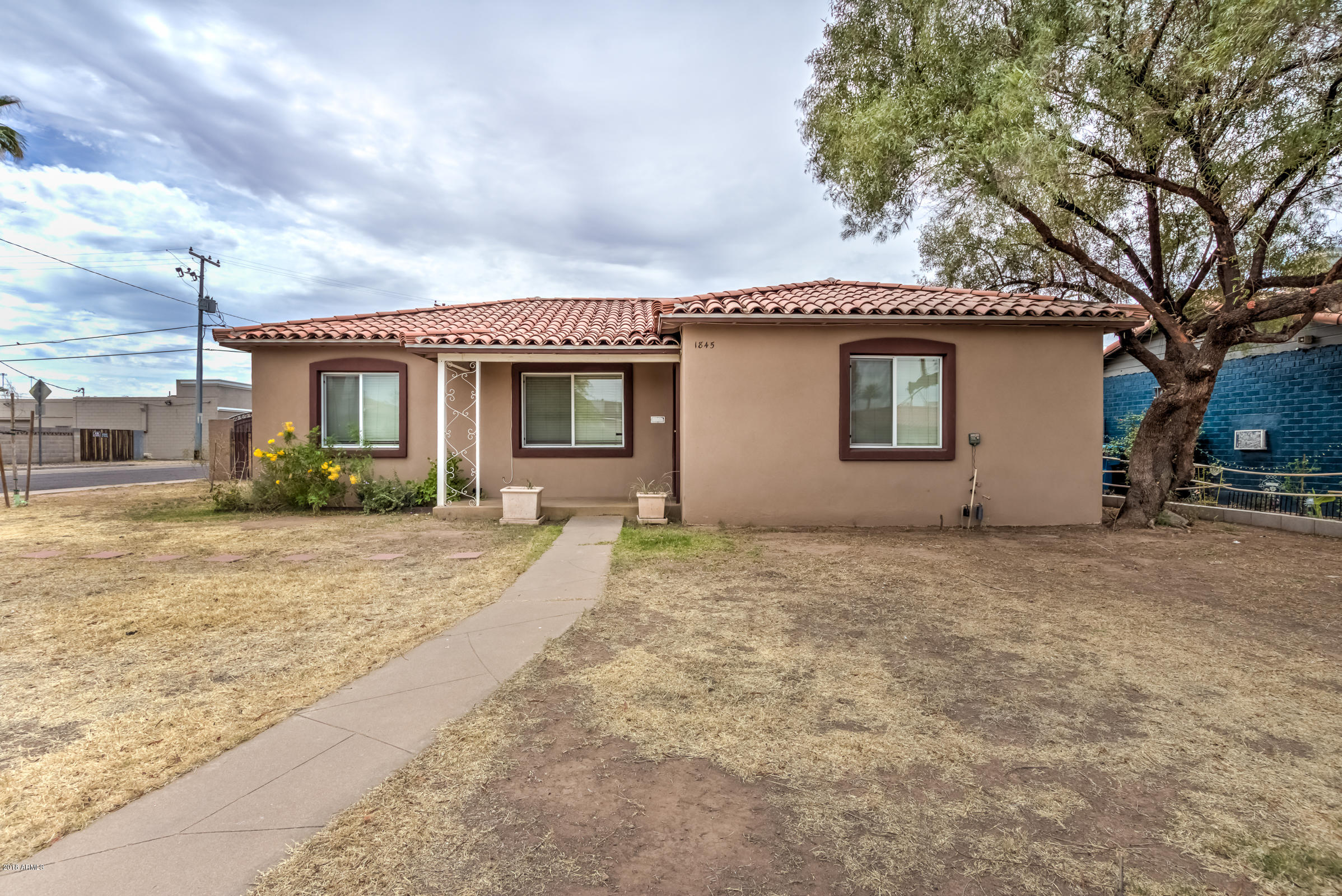 1845 East Almeria Road Phoenix, AZ 85006 - Photo 8 of 39 1845 E Almeria Rd-5