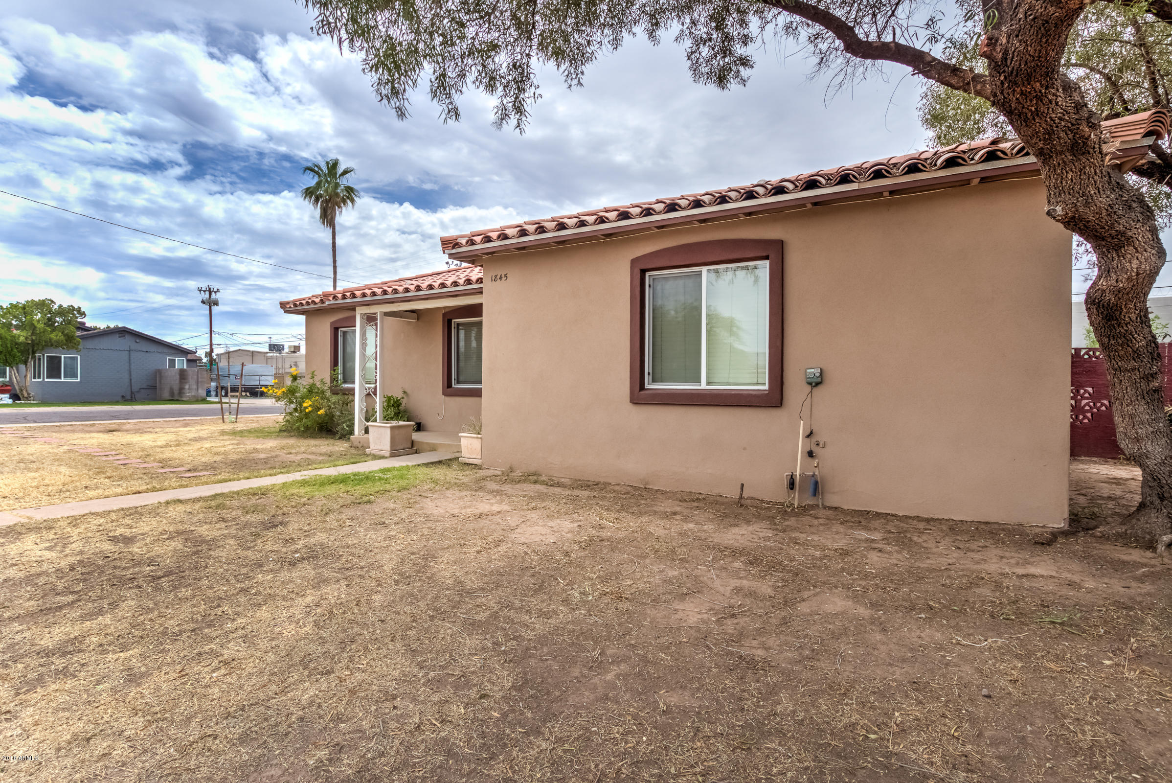 1845 East Almeria Road Phoenix, AZ 85006 - Photo 9 of 39 1845 E Almeria Rd-6