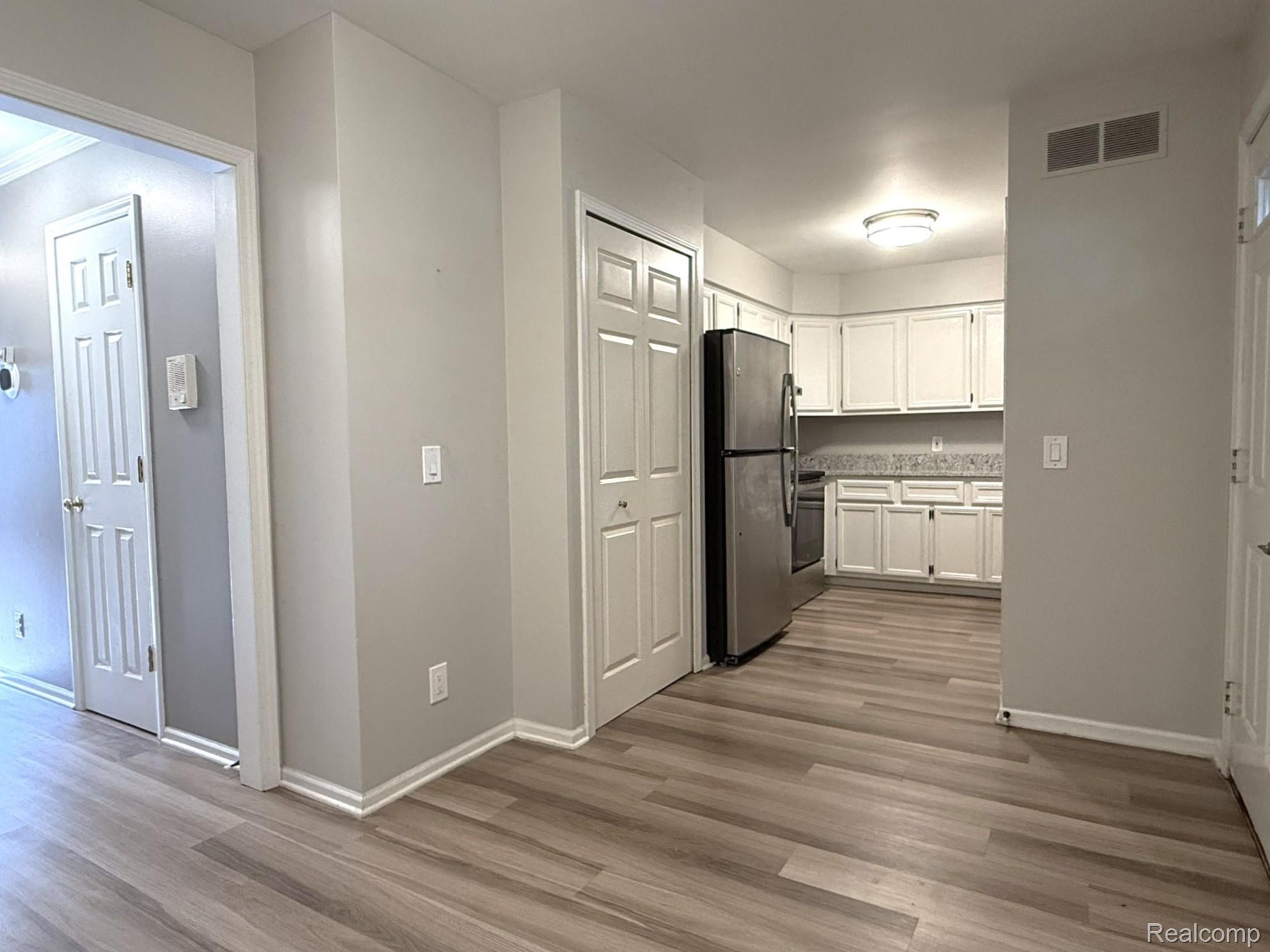 4416 South Rochester Road Royal Oak, MI 48073 - Photo 6 of 16 Kitchen