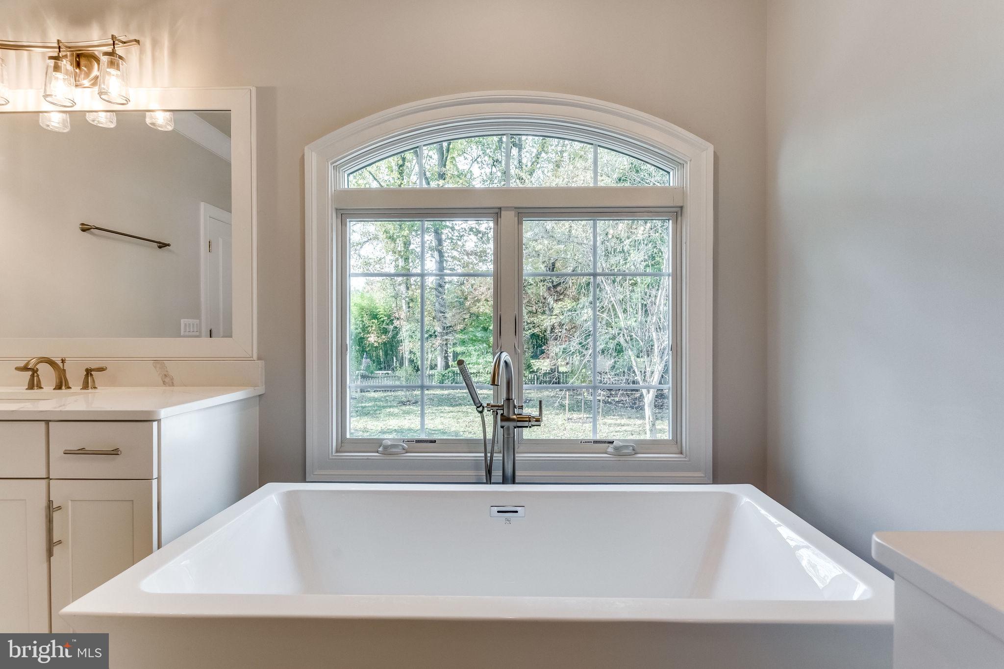 509 Ridge Road Southwest Vienna, VA 22180 - Photo 25 of 34 LUXURIOUS OWNERS BATH