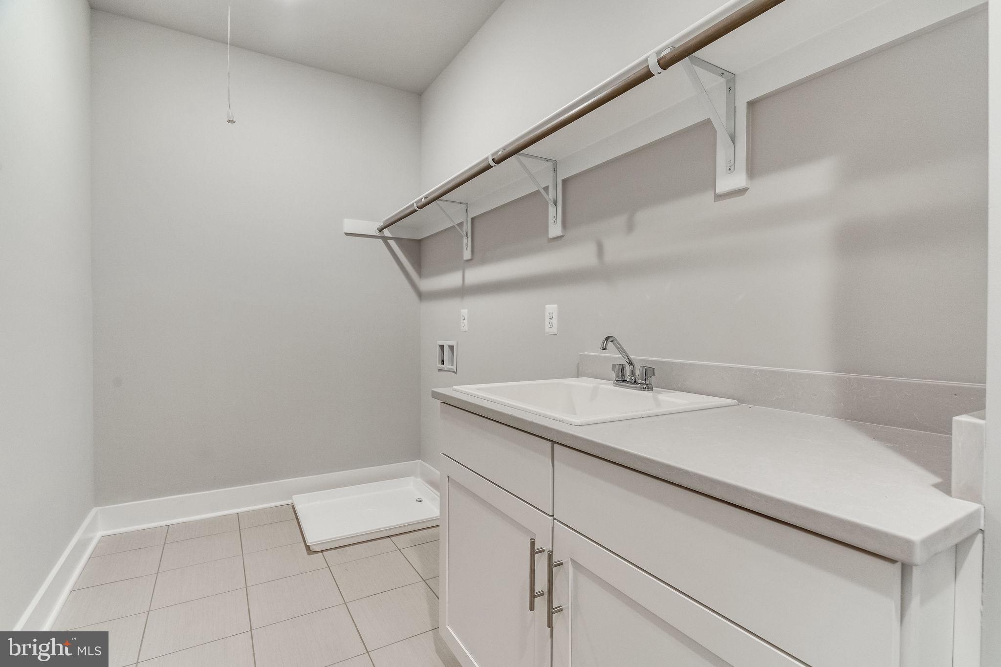 509 Ridge Road Southwest Vienna, VA 22180 - Photo 27 of 34 2ND FLOOR LAUNDRYROOM