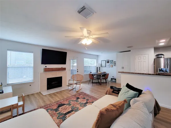 $1,950 | 42 Wineberry Place, Spring, TX 77382