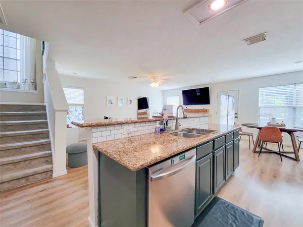 $1,950 | 42 Wineberry Place, Spring, TX 77382