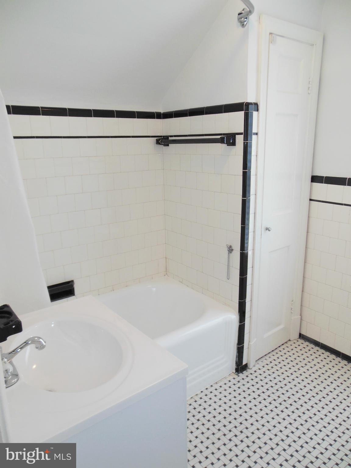 3001 Dunglow Road Baltimore, MD 21222 - Photo 25 of 30 Bath
