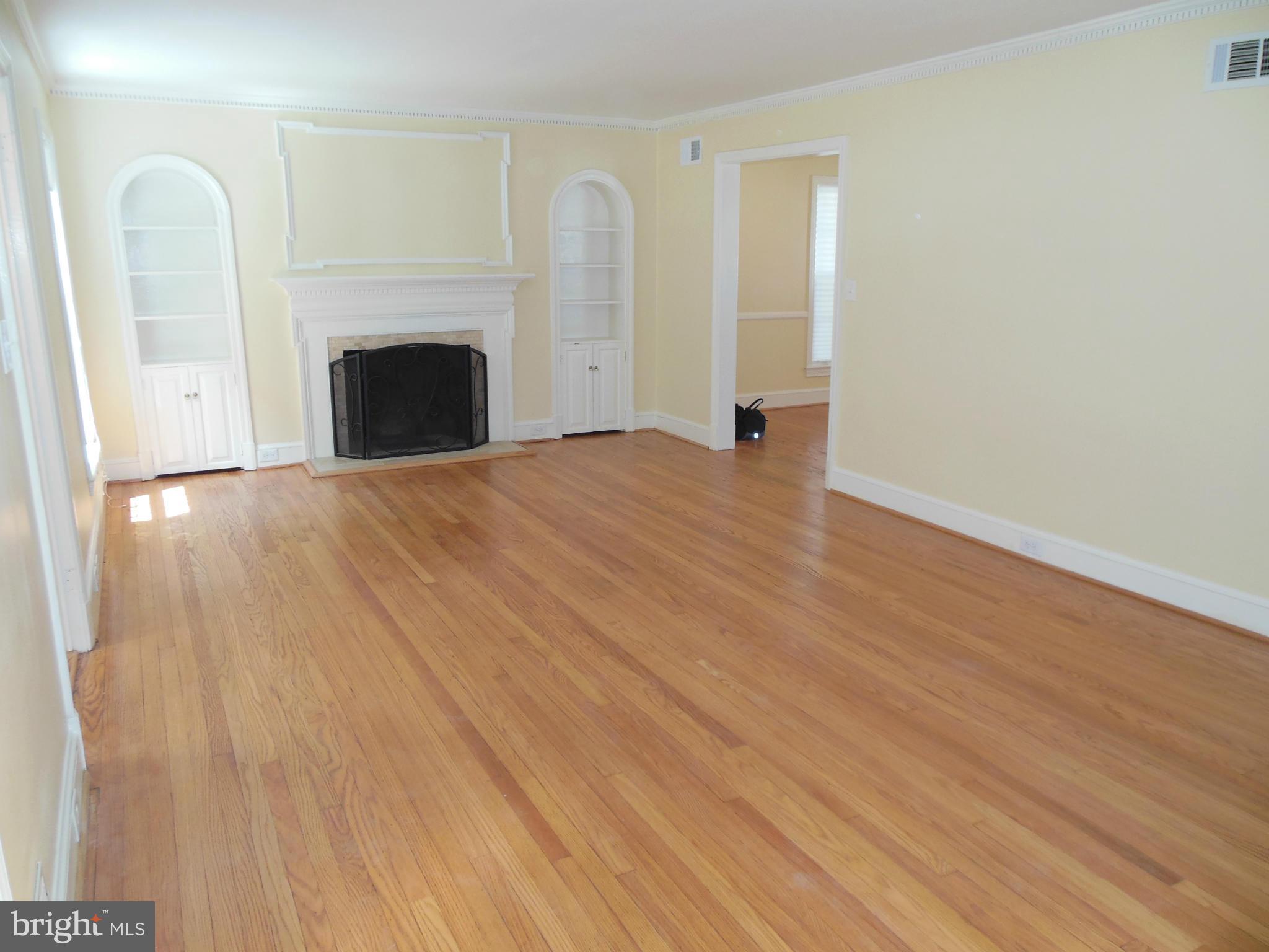 3001 Dunglow Road Baltimore, MD 21222 - Photo 7 of 30 Living Room