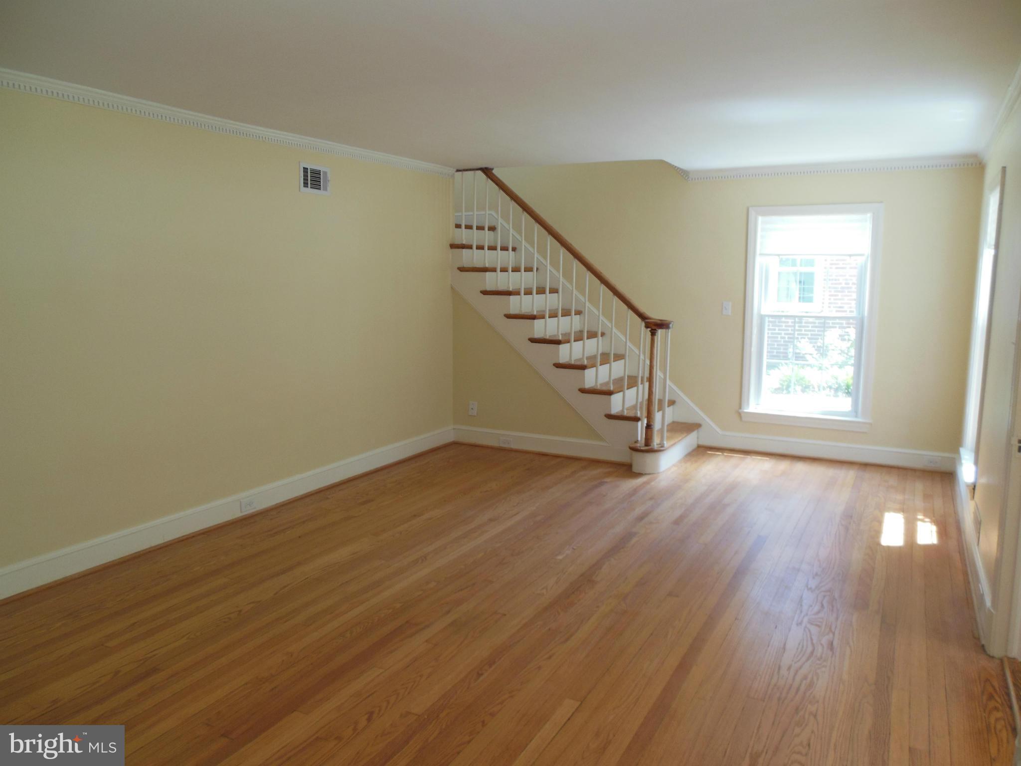 3001 Dunglow Road Baltimore, MD 21222 - Photo 9 of 30 Living Room