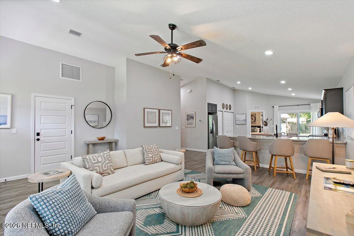 402 El Rey Avenue St. Augustine, FL 32084 - Photo 4 of 18 04-Living Room
