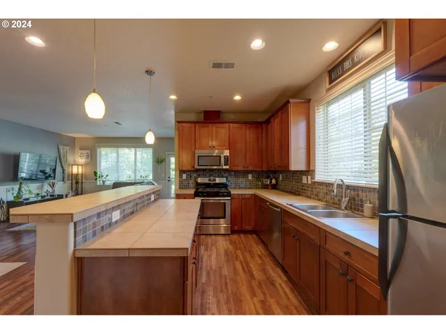 $385,000 | 7915 Northeast Rockne Way, Hillsboro, OR 97006