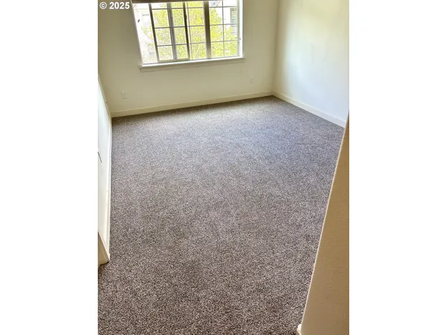 $385,000 | 7915 Northeast Rockne Way, Hillsboro, OR 97006