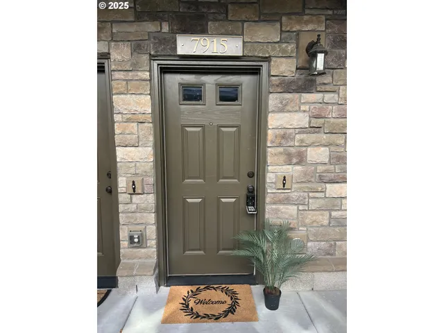 $385,000 | 7915 Northeast Rockne Way, Hillsboro, OR 97006