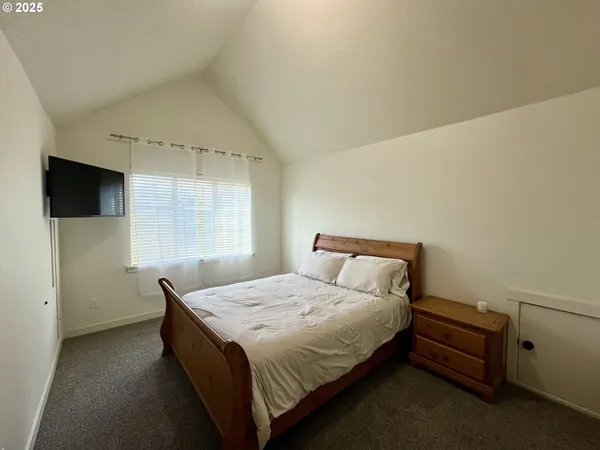 $385,000 | 7915 Northeast Rockne Way, Hillsboro, OR 97006