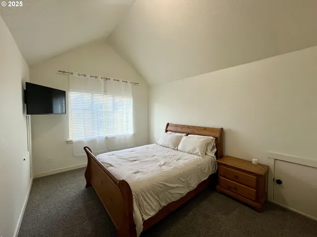 $385,000 | 7915 Northeast Rockne Way, Hillsboro, OR 97006