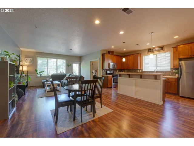 $385,000 | 7915 Northeast Rockne Way, Hillsboro, OR 97006