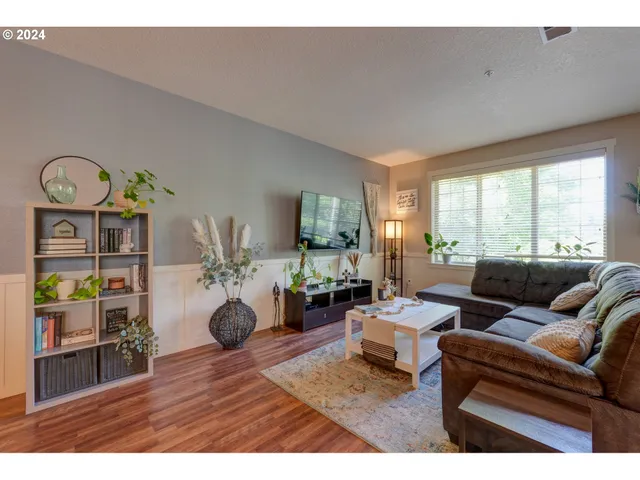 $385,000 | 7915 Northeast Rockne Way, Hillsboro, OR 97006