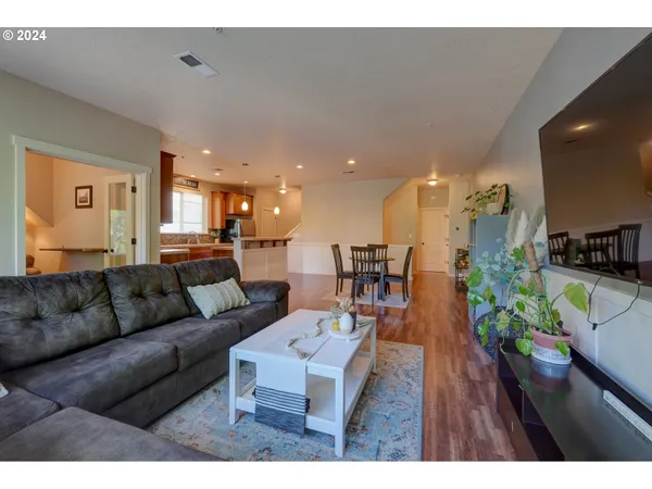 $385,000 | 7915 Northeast Rockne Way, Hillsboro, OR 97006