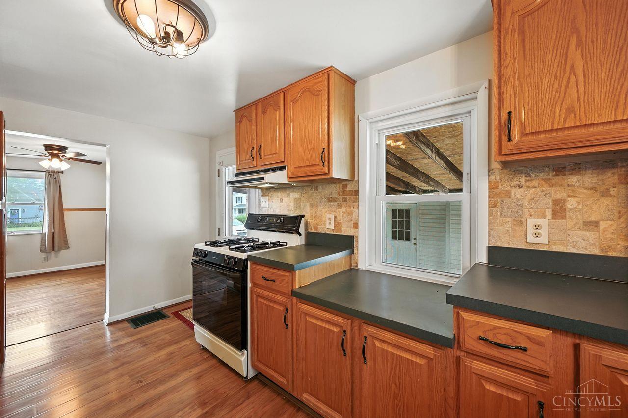 578 Fleming Road Cincinnati, OH 45231 - Photo 6 of 38
