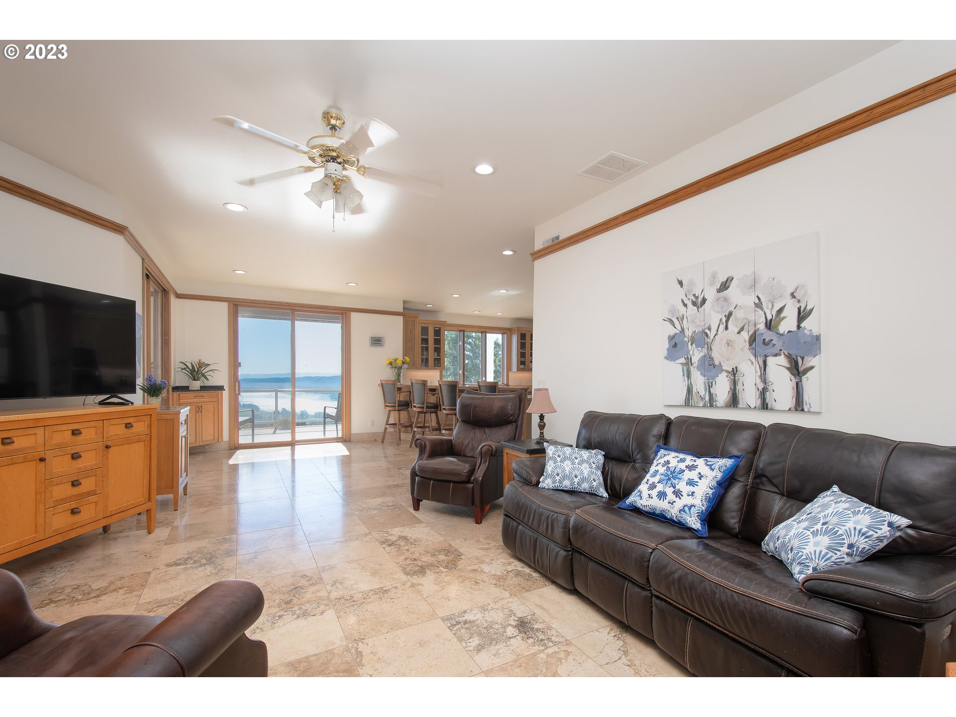 206 Pebble Lane Kalama, WA 98625 - Photo 18 of 47 a living room with furniture and a flat screen tv