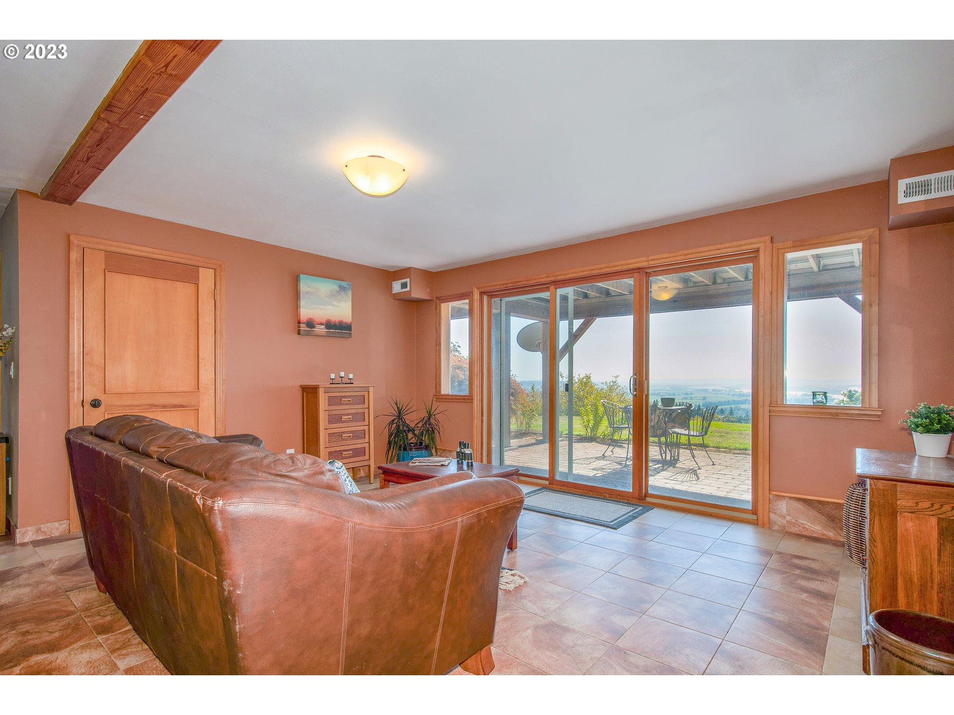 206 Pebble Lane Kalama, WA 98625 - Photo 26 of 47 a room with furniture and a large window