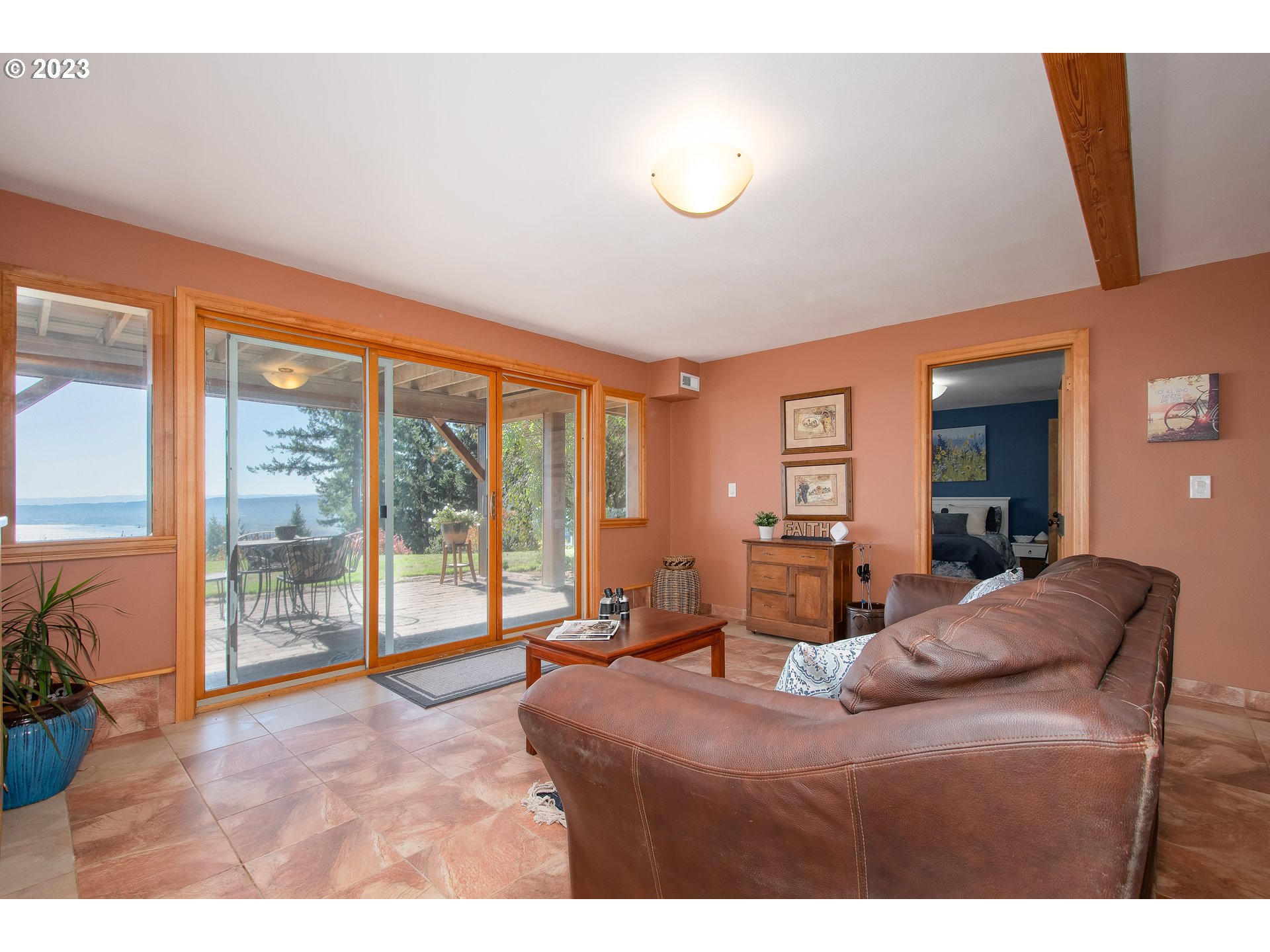 206 Pebble Lane Kalama, WA 98625 - Photo 27 of 47 a living room with furniture and large windows
