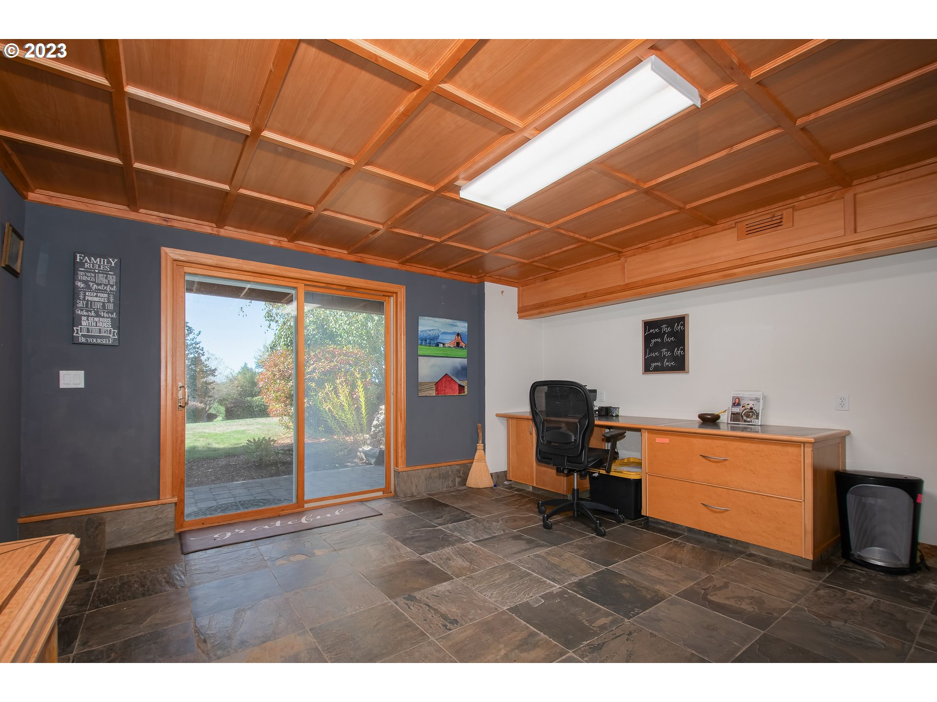 206 Pebble Lane Kalama, WA 98625 - Photo 31 of 47 a room with furniture and a flat screen tv