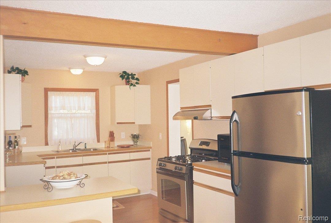 2603 Frankson Avenue Rochester, MI 48307 - Photo 2 of 12 R1-10
