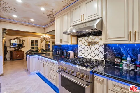 $1,388,777 | 17419 Cohasset Street, Lake Balboa, CA 91406