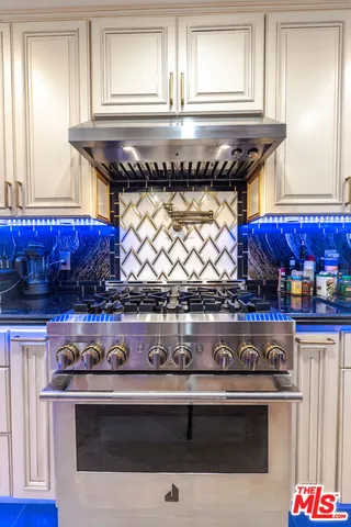 $1,388,777 | 17419 Cohasset Street, Lake Balboa, CA 91406