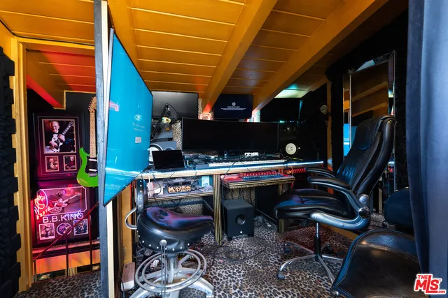 $1,388,777 | 17419 Cohasset Street, Lake Balboa, CA 91406