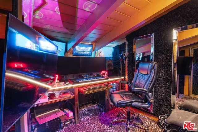 $1,388,777 | 17419 Cohasset Street, Lake Balboa, CA 91406