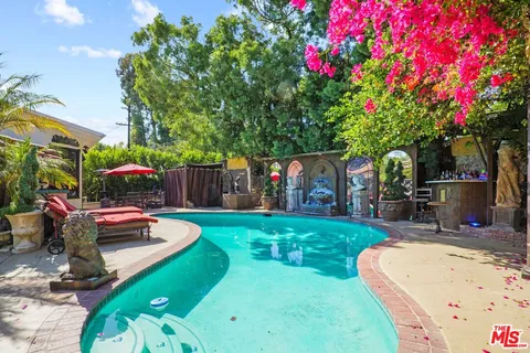 $1,388,777 | 17419 Cohasset Street, Lake Balboa, CA 91406