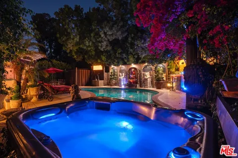 $1,388,777 | 17419 Cohasset Street, Lake Balboa, CA 91406