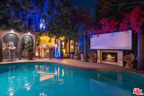 $1,388,777 | 17419 Cohasset Street, Lake Balboa, CA 91406