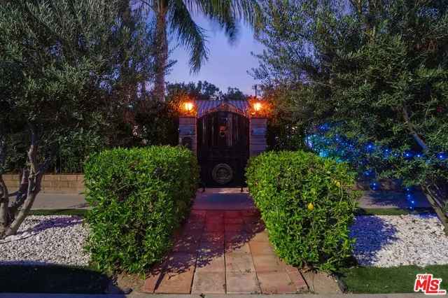 $1,388,777 | 17419 Cohasset Street, Lake Balboa, CA 91406