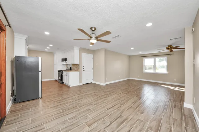 $1,850 | 1103 Pine Street, Alvin, TX 77511