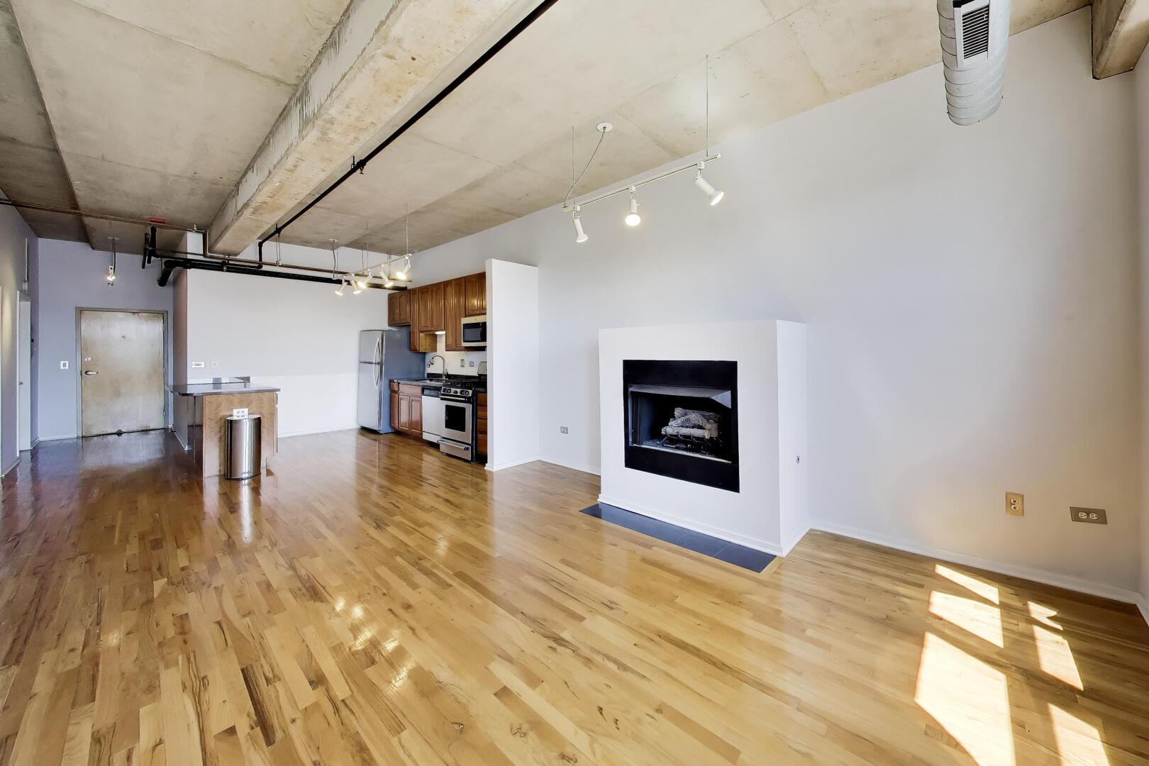 6 South Laflin Street, Unit 923 Chicago, IL 60607 - Photo 7 of 24 a view of an empty room with a fireplace