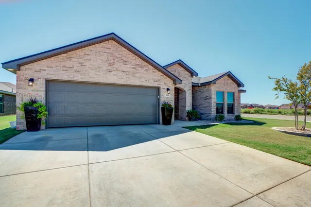 a front view of house with garage and yard