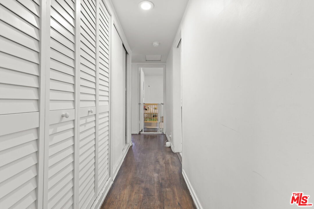 3765 Arbolada Road Los Angeles, CA 90027 - Photo 11 of 34 a view of a bathroom from the hallway