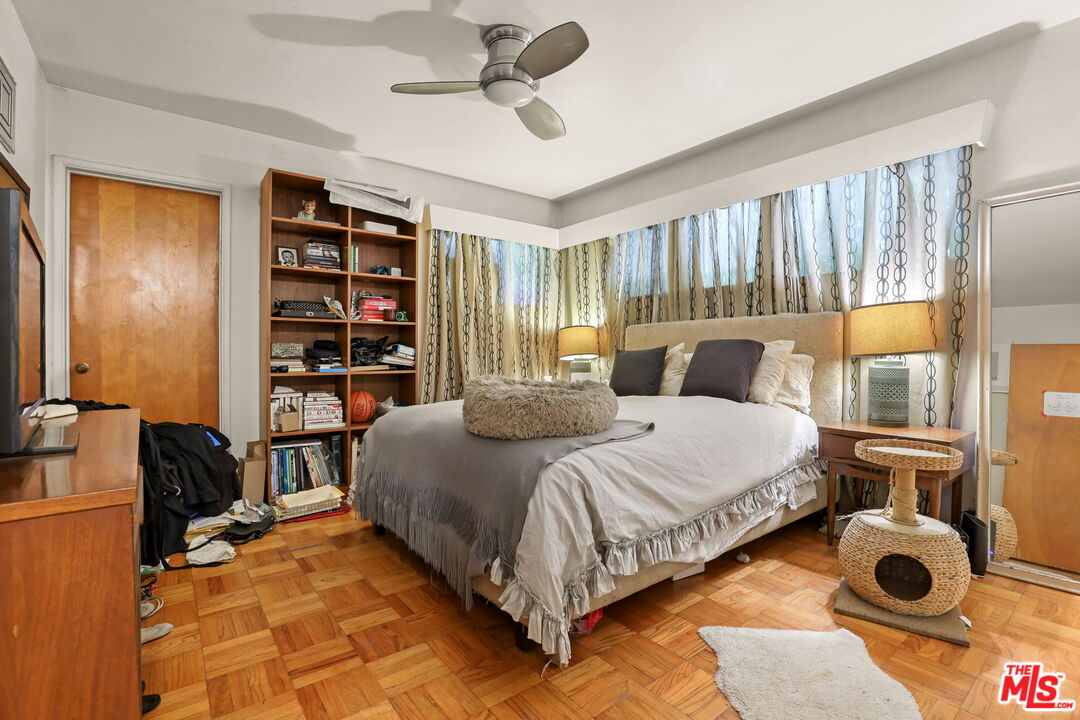 3765 Arbolada Road Los Angeles, CA 90027 - Photo 23 of 34 a bedroom with a large bed and a window