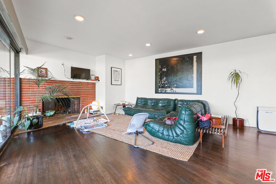 3765 Arbolada Road Los Angeles, CA 90027 - Photo 4 of 34 a living room with furniture fireplace and flat screen tv