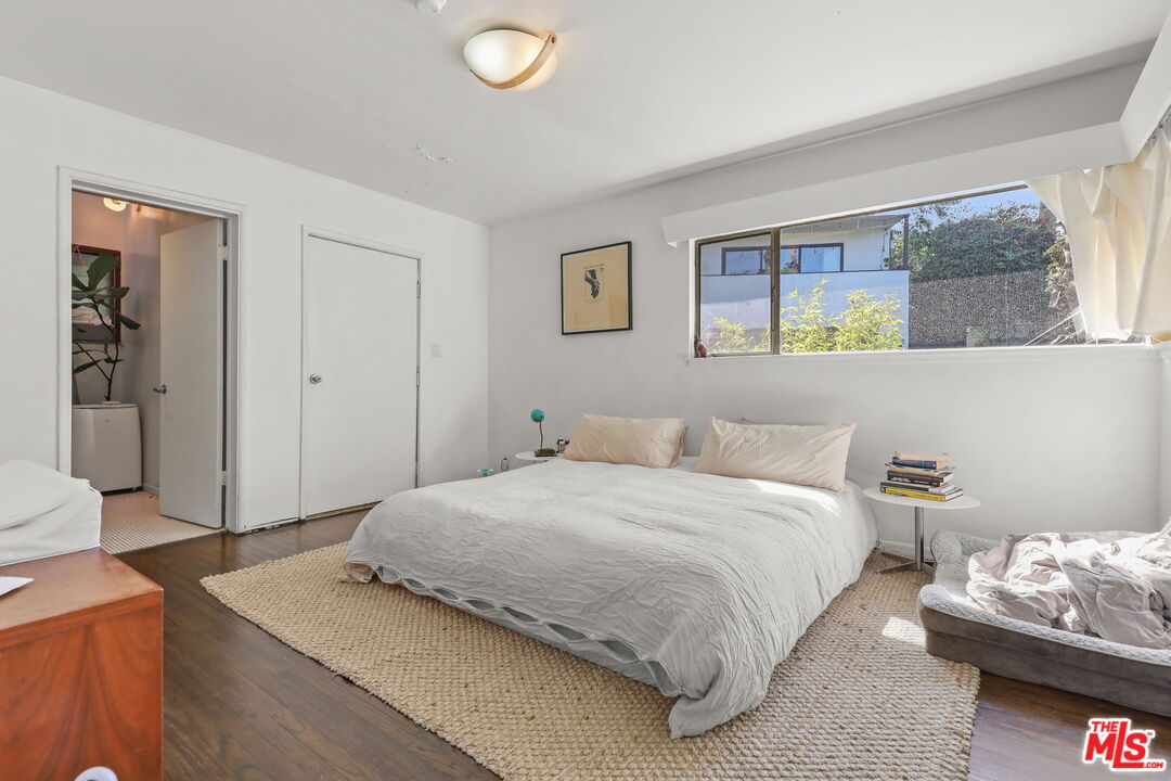 3765 Arbolada Road Los Angeles, CA 90027 - Photo 8 of 34 a bedroom with a bed and a window