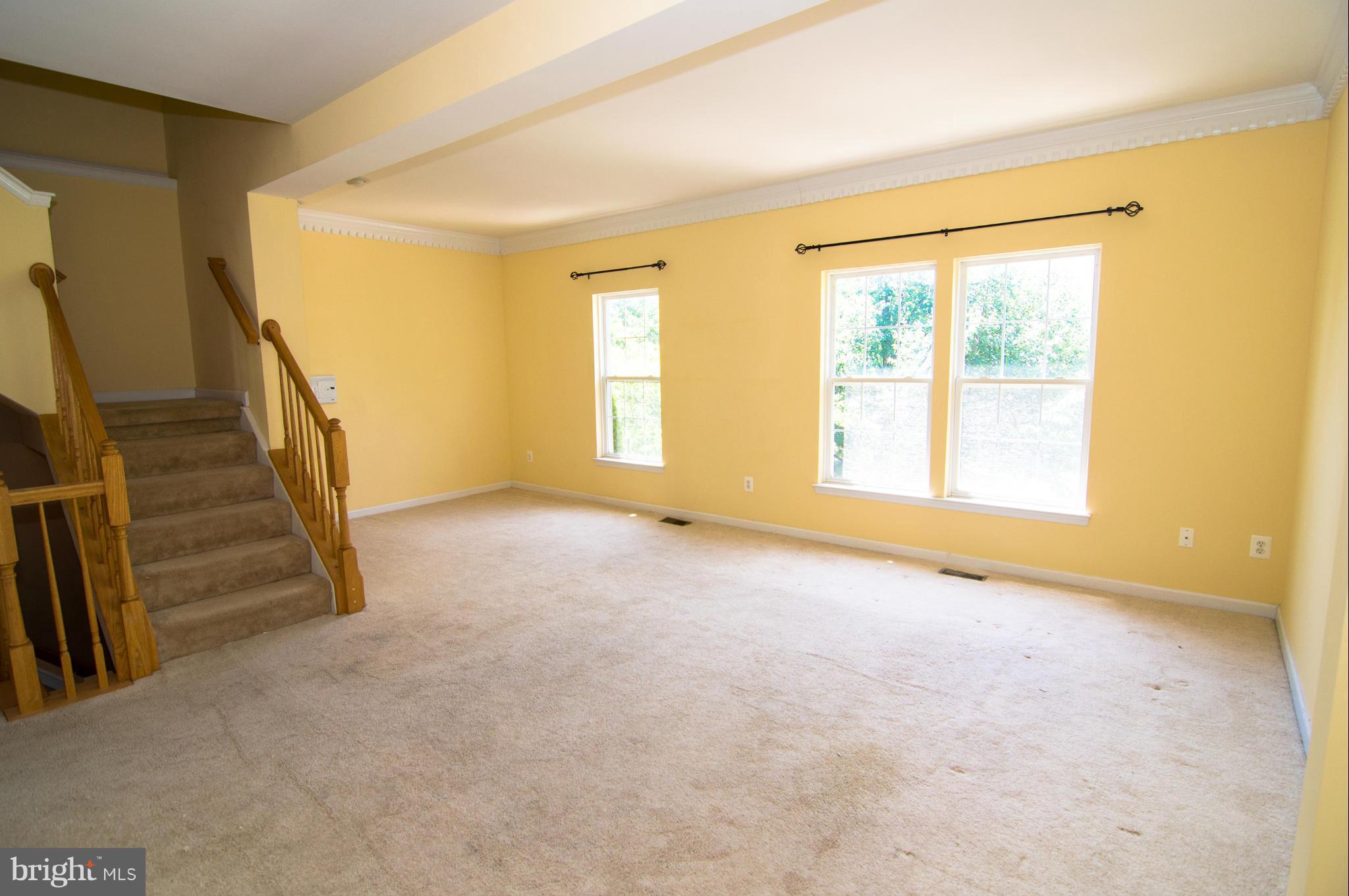 43004 Center Street Chantilly, VA 20152 - Photo 12 of 30 Main Level Living Room